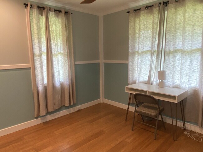 Building Photo - Available Now! 3/2 home in Beautiful Hawi