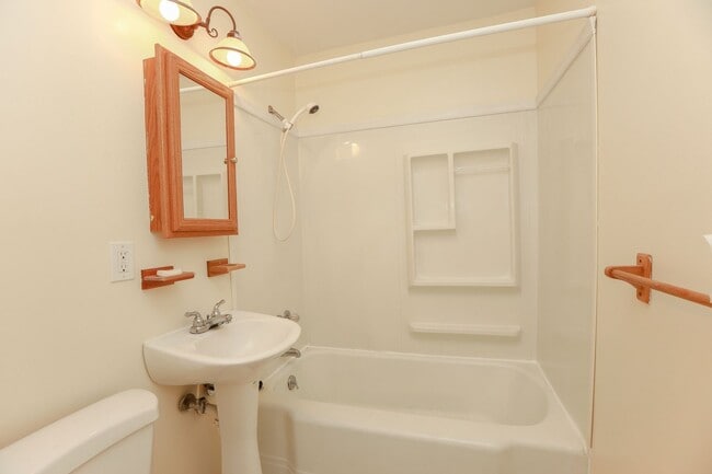 Building Photo - Gorgeous home rental in Virginia Beach!