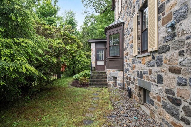 Building Photo - 341 Furnace Dock Rd