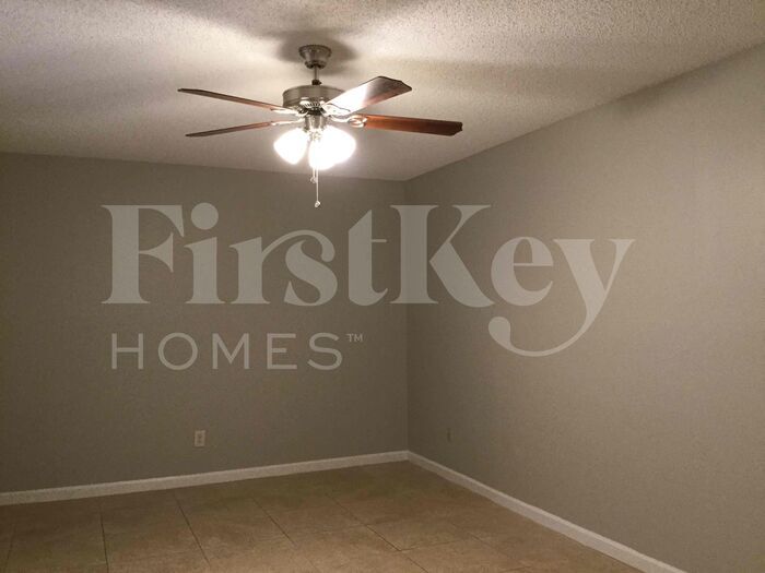 Building Photo - 7654 Balmy Ct