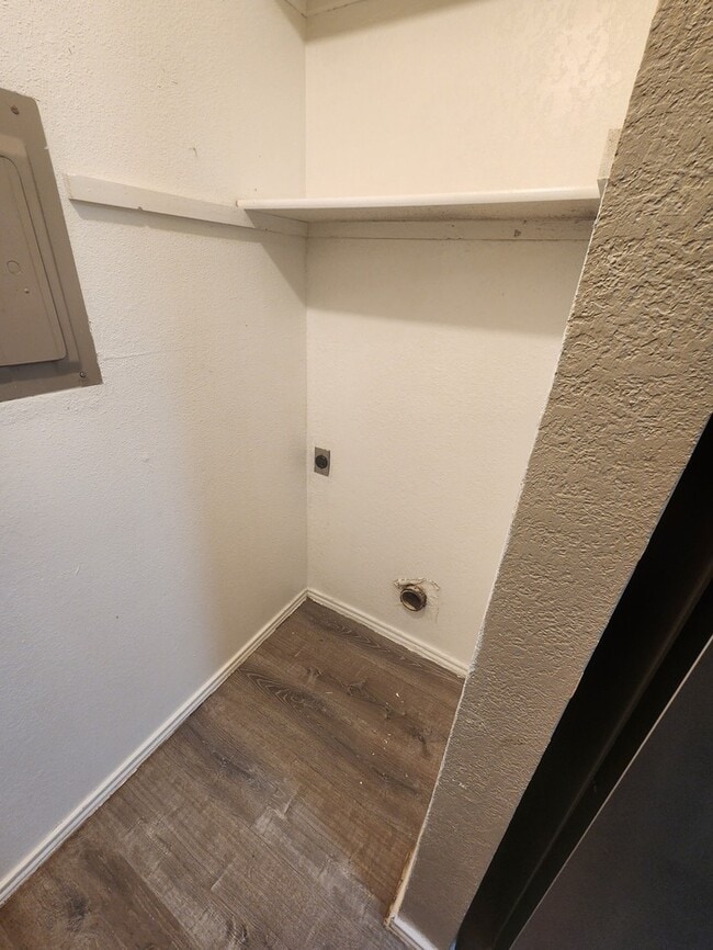 Building Photo - 1 bed 1.5 bath at Sagewood Condominiums, 2...
