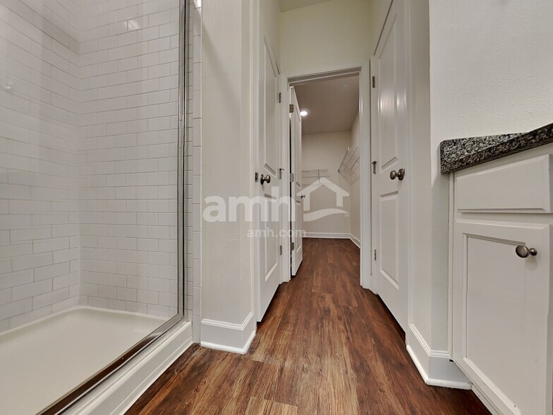 Building Photo - 1076 Tan Tara Trl