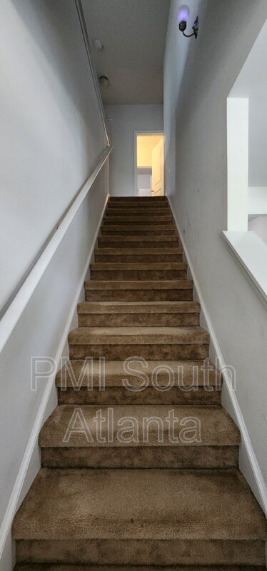 Building Photo - 633 Amrose Way