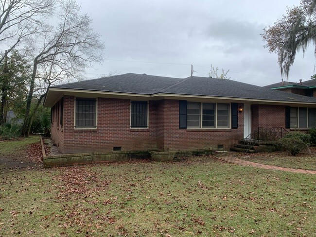 Building Photo - Two Bedroom Duplex Unit Near Southside/516