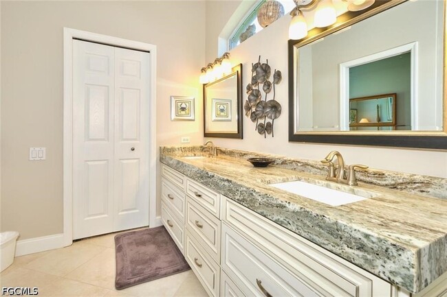 Building Photo - 9240 Willowcrest Ct