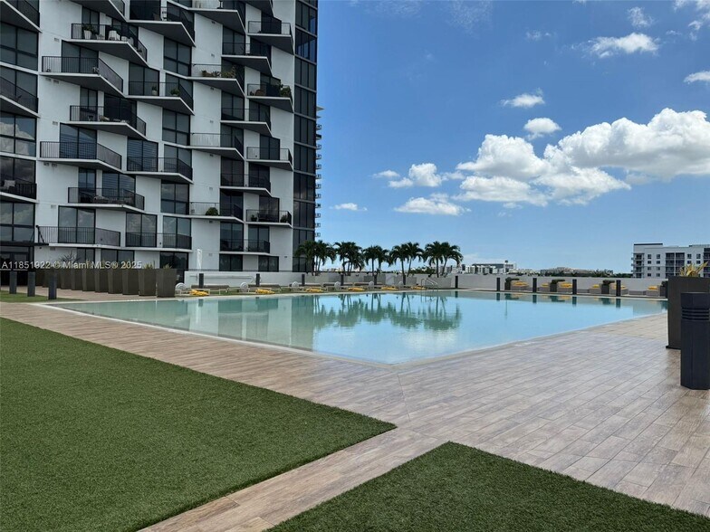 Building Photo - 5252 NW 85th Ave