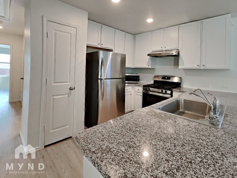 Building Photo - 7102 Tides Trl