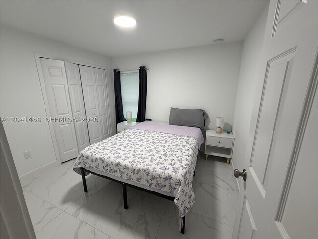 Building Photo - 1006 Rush