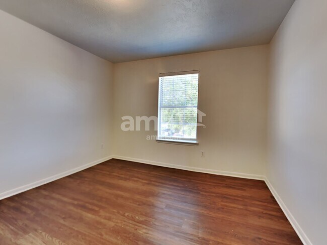 Building Photo - 2602 Daryns Landing Dr