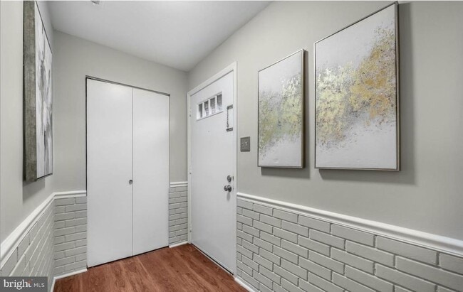 Building Photo - 5822 Burke Manor Ct