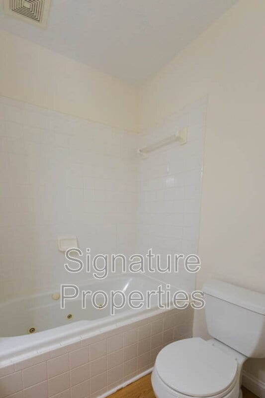 Building Photo - 405 Lakeview Ct