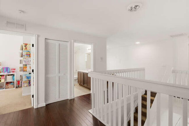 Building Photo - 1085 Center Stone Ln