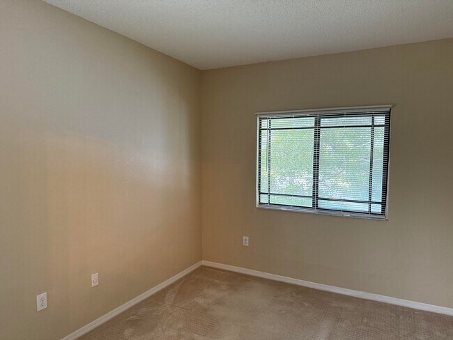 Building Photo - 2806 Veronia Dr