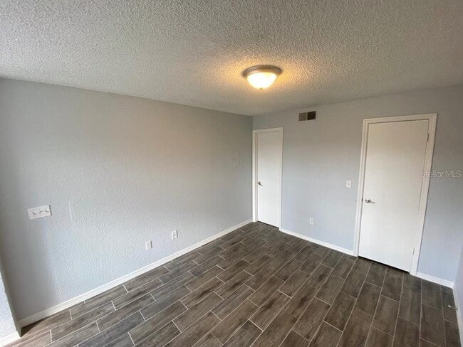 Building Photo - 5152 Conroy Rd