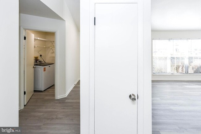 Building Photo - 4624 Governor Kent Ct