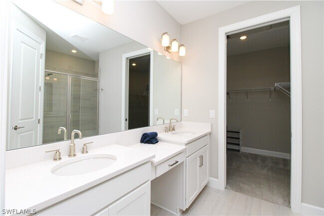 Building Photo - 15565 Vittorio St