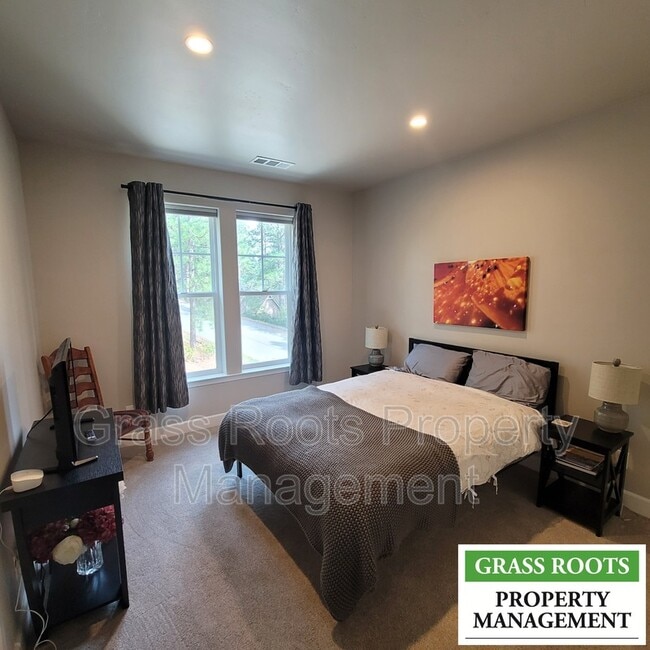 Building Photo - 15250 Sky Pines Rd