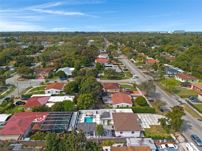 Building Photo - 920 NE 159th St