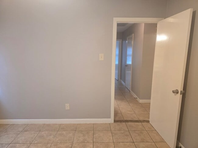 Building Photo - 4122 Beran Dr