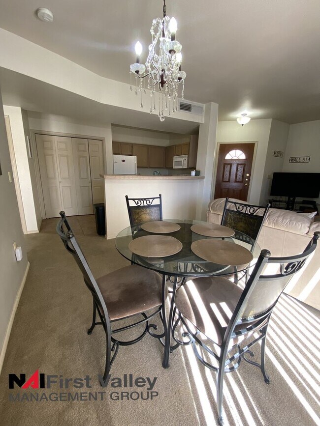 Building Photo - 1 Bedroom, 1 Bath Executive