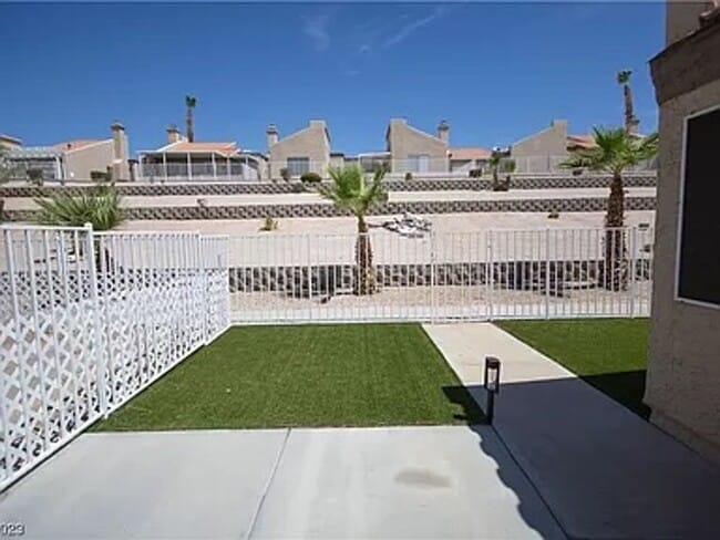 Building Photo - 1 YEAR LEASE FURNISHED OR UNFURNISHED, SHORT TERM 3 MONTH MINIMUM ALSO AVAILABLE