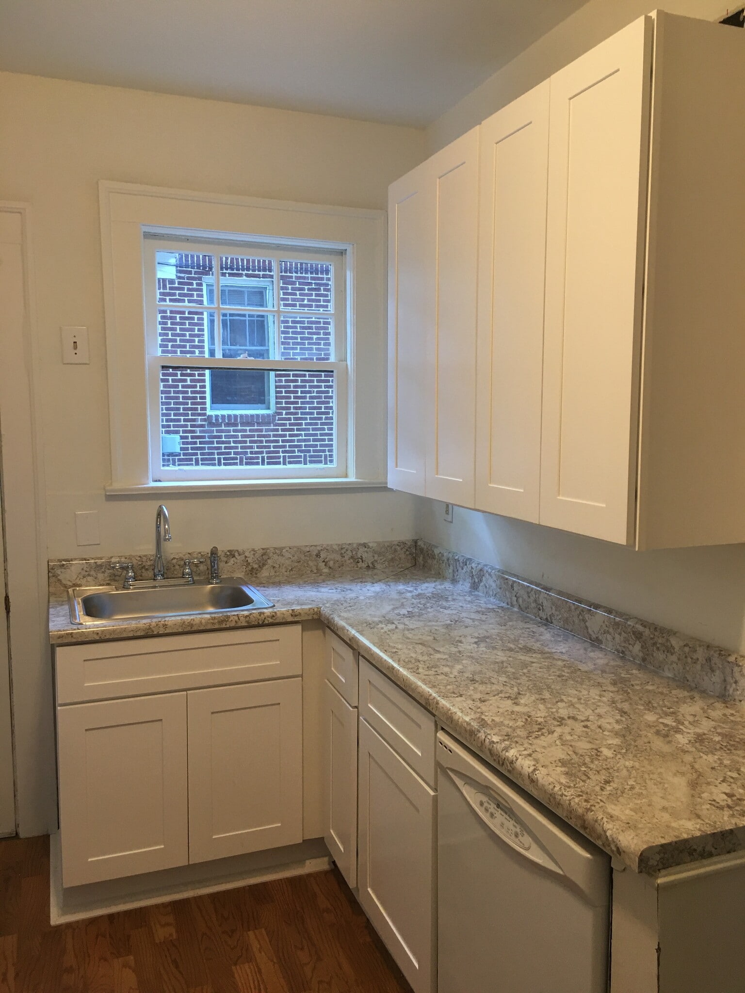 Kitchen - 466 Burlington Rd NE