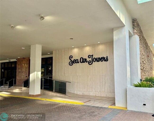 Building Photo - 3725 S Ocean Dr