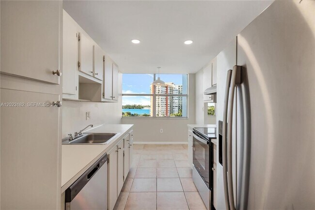 Building Photo - 1300 NE Miami Gardens Dr