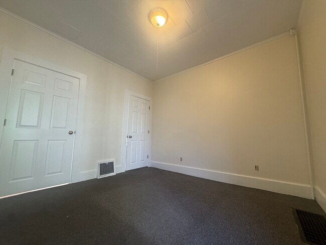 Building Photo - 25 Adams St