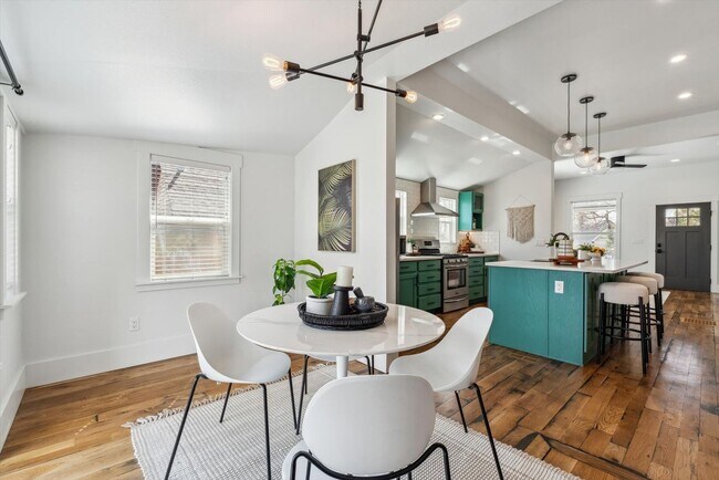 Building Photo - Charming 2BD, 2BA Longmont Home with Fenced Back Yard