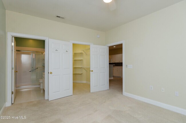 Building Photo - 204 Hilliard Ct