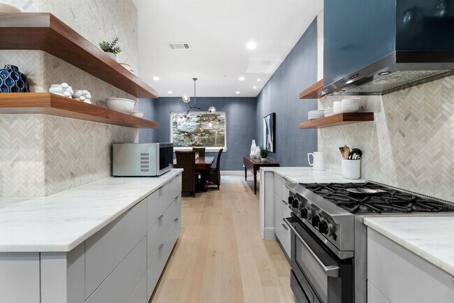 Building Photo - 1529 Barton Springs Rd