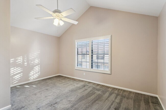 Building Photo - Beautiful 2 Bedroom