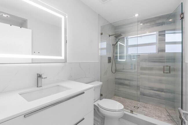 Building Photo - 2813 NE 29th St