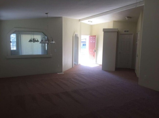 Building Photo - 2 bedroom in PHOENIX AZ 85041