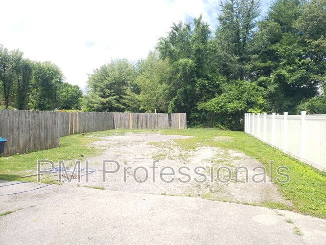 Building Photo - 218 Beechwood Cir