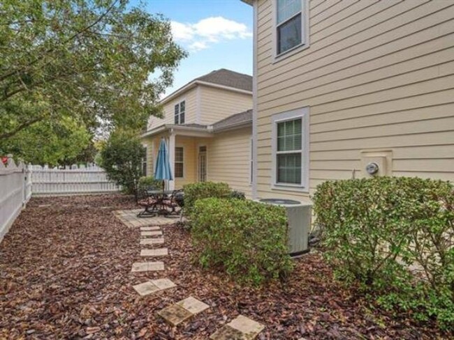 Building Photo - Three Bedroom Townhome in Southwood