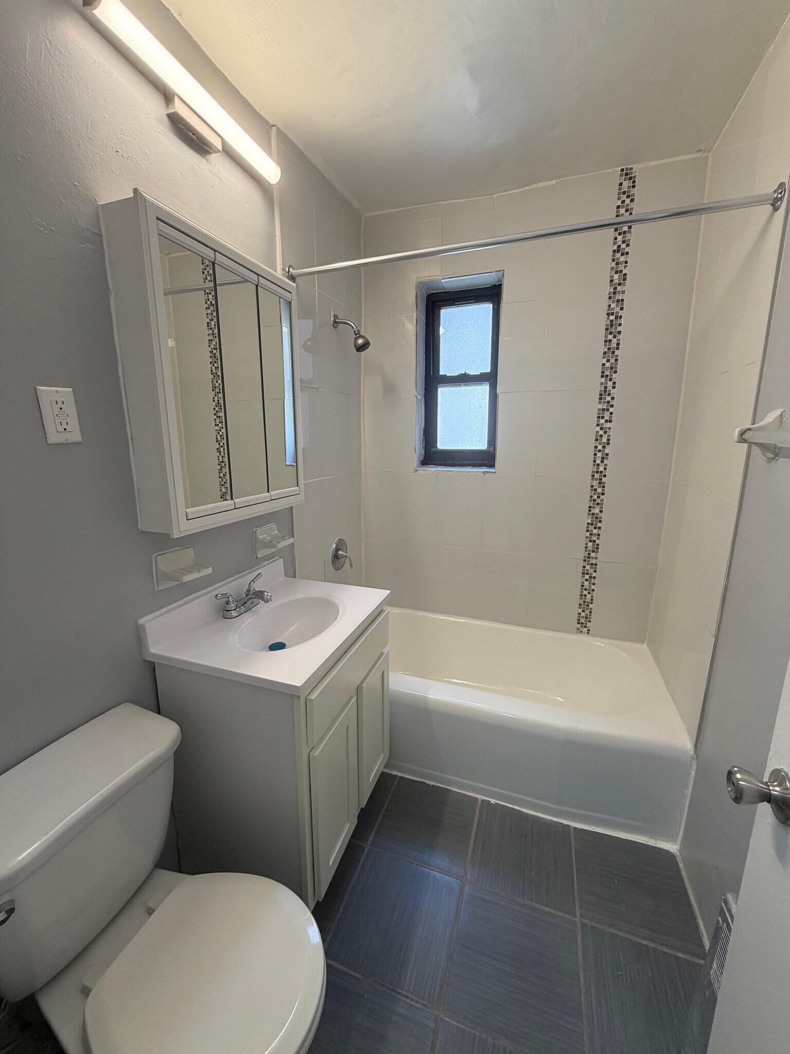 Building Photo - 56 S Munn Ave