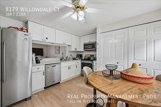 Building Photo - 8179 Willowdale Ct