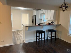 Building Photo - 424 McCollum Dr