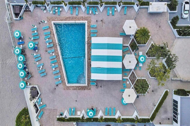 Building Photo - 3140 S Ocean Dr