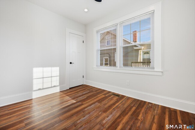 Building Photo - 60 Walter Ave