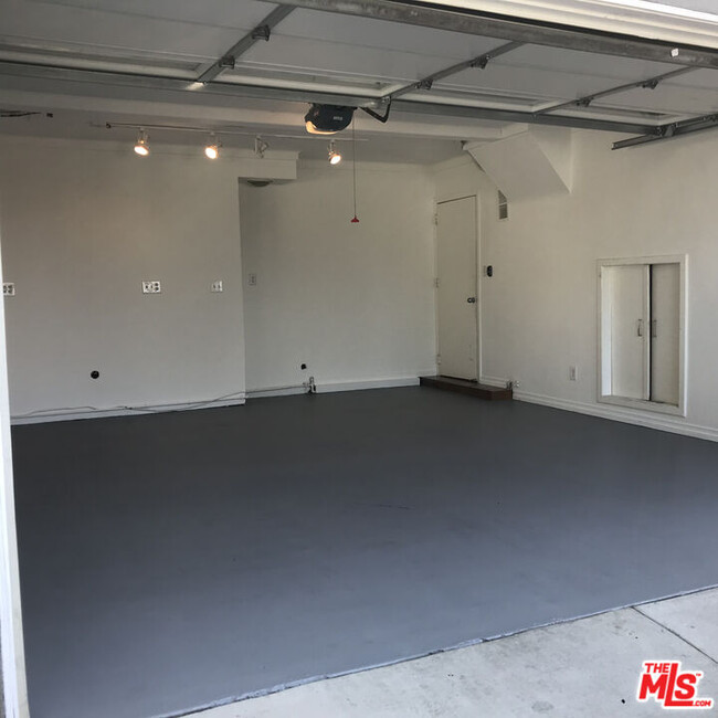 Building Photo - 8809 Appian Way
