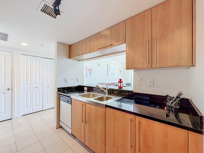 Building Photo - 610 W Las Olas Blvd