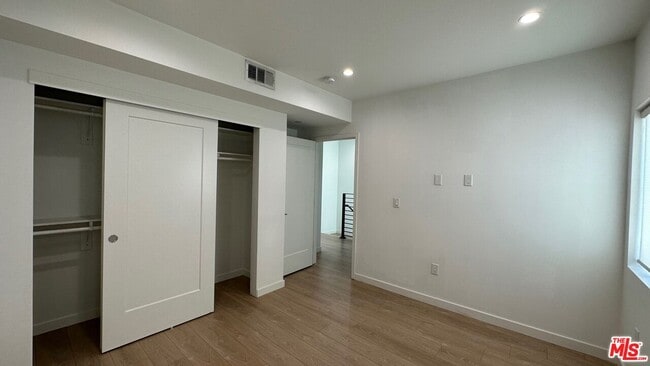 Building Photo - 5226 Satsuma Ave