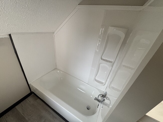 Building Photo - 621 Greenfield Ave SW