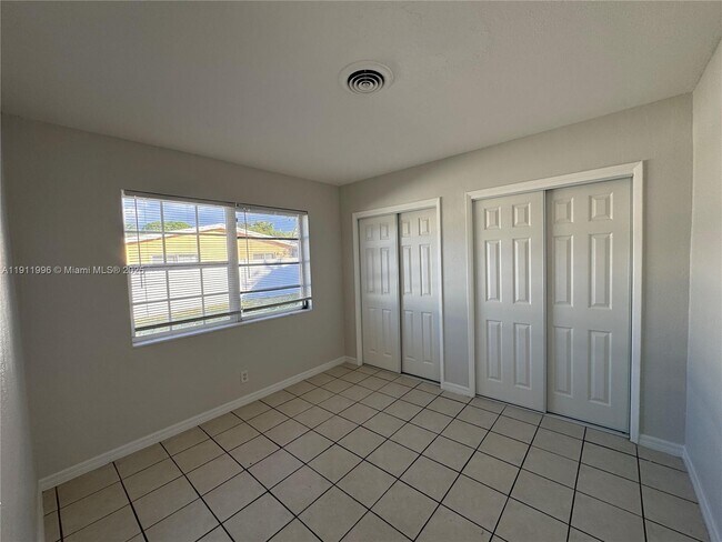 Building Photo - 710 NE 25th St