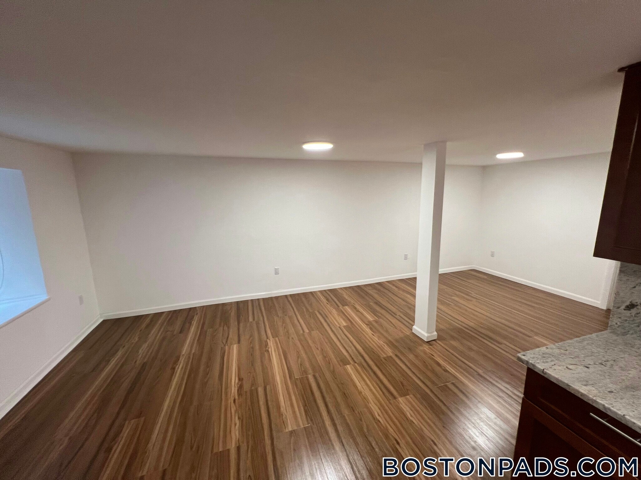 Building Photo - 684 Parker St