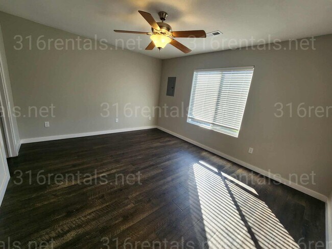 Building Photo - 1809 E 69th Ct N