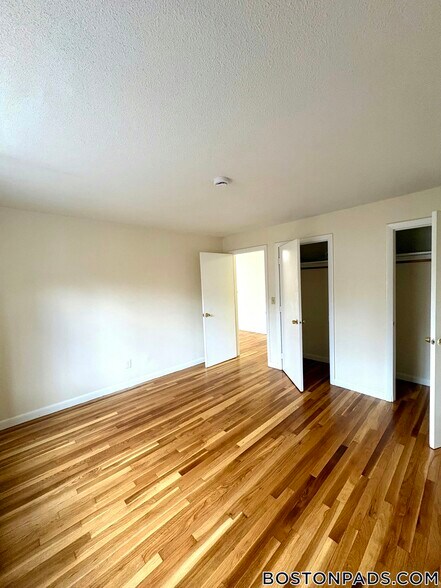 Building Photo - 122 Dustin St